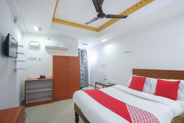 Deluxe Room Image 1