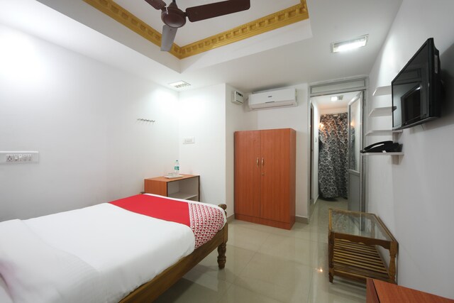 Deluxe Room Image 2
