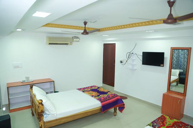 Deluxe Room Image 3